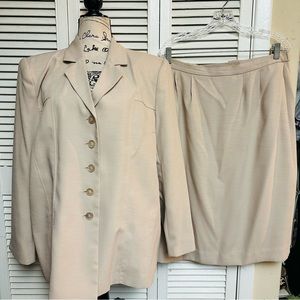 Suits Me plus size skirt suit